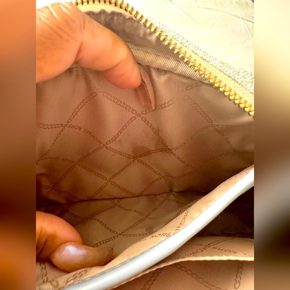 MICHAEL KORS Signature Logo Crossbody - Picture 6 of 7